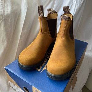 # 562 WOMEN'S CLASSICS CHELSEA BLUNDSTONE BOOTS - CRAZY HORSE